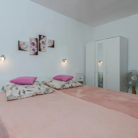 Apartment Ana *