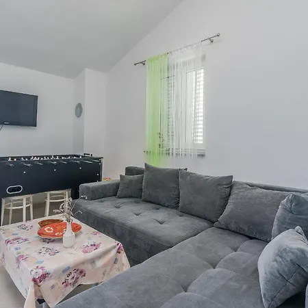 Ana Apartment *
