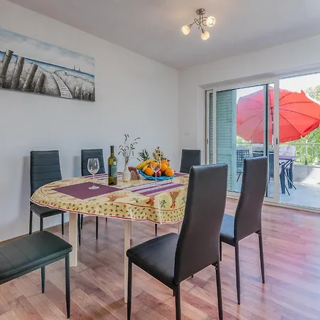 Ana Apartment *